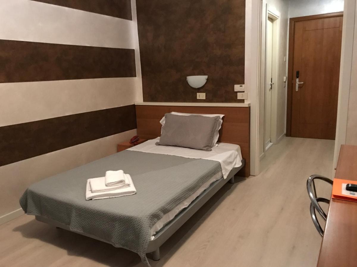 Hotel Santin Порденоне Екстериор снимка